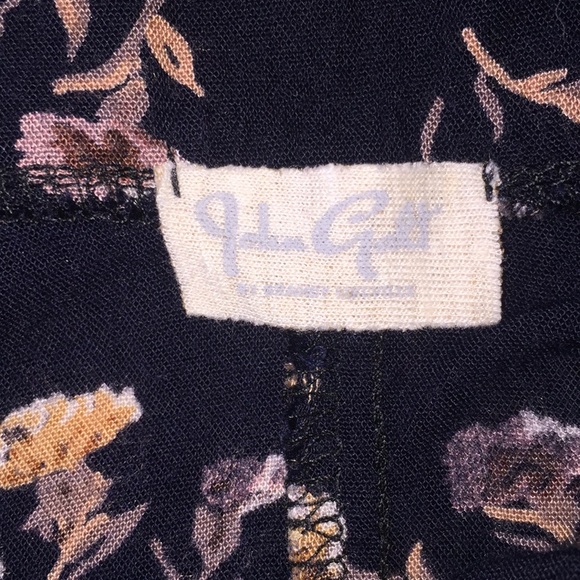 Brandy Melville floral skirt - Picture 3 of 3